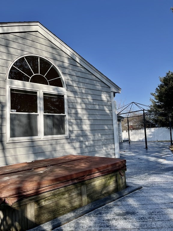 134 Ravenswood Road Waltham, MA 02453 - Photo 4 of 28 Gallery Image 4