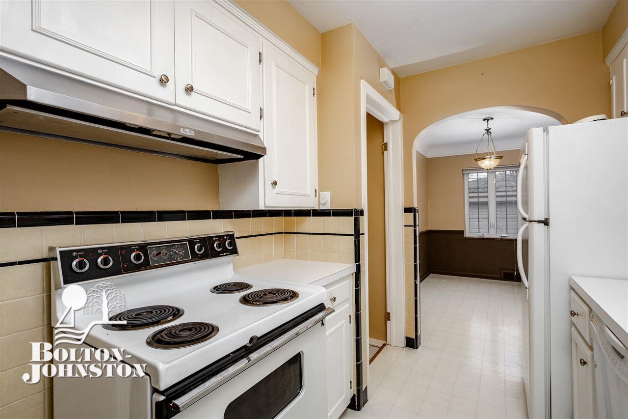 420 Cloverly Road Grosse Pointe, MI 48236 - Photo 10 of 39 Kitchen
