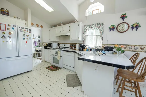 $2,100,000 | 30444 E Highway, Farmington, CA 95230