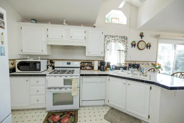 $2,100,000 | 30444 E Highway, Farmington, CA 95230