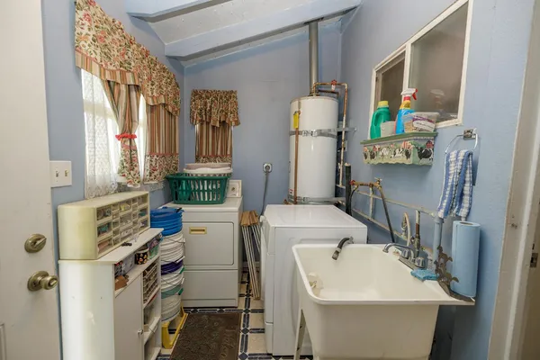 $2,100,000 | 30444 E Highway, Farmington, CA 95230