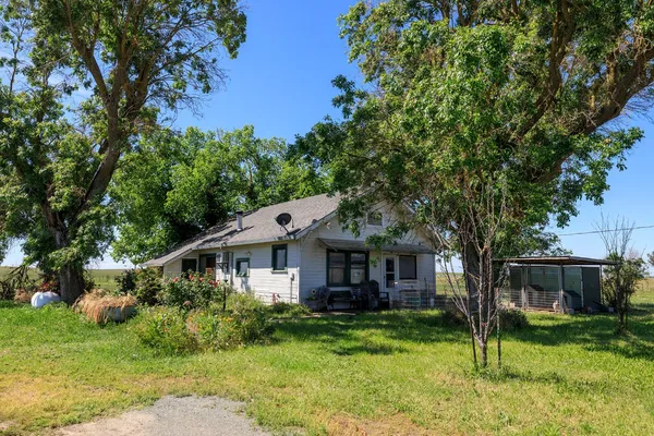 $2,100,000 | 30444 E Highway, Farmington, CA 95230