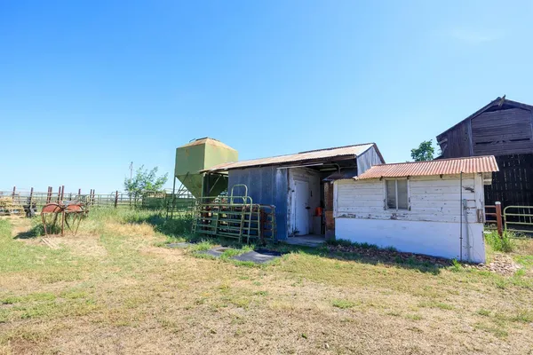 $2,100,000 | 30444 E Highway, Farmington, CA 95230