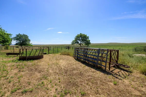 $2,100,000 | 30444 E Highway, Farmington, CA 95230