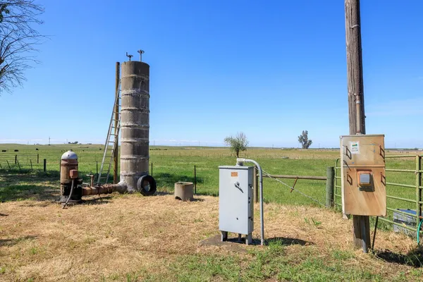 $2,100,000 | 30444 E Highway, Farmington, CA 95230