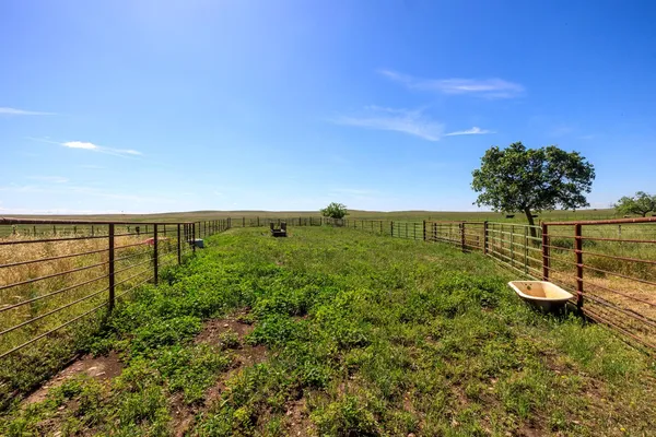 $2,100,000 | 30444 E Highway, Farmington, CA 95230