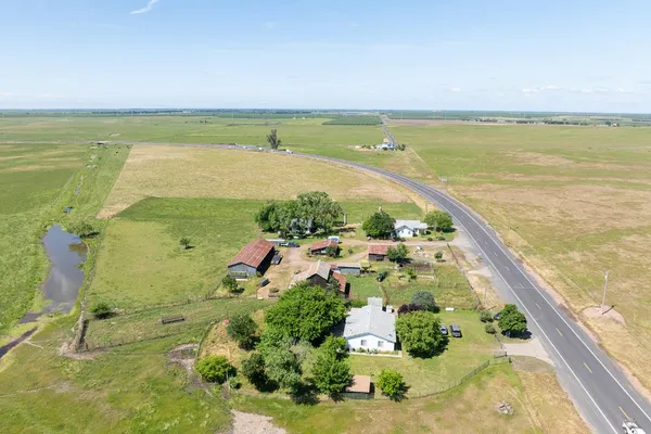 $2,100,000 | 30444 E Highway, Farmington, CA 95230