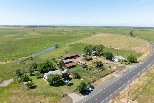 $2,100,000 | 30444 E Highway, Farmington, CA 95230