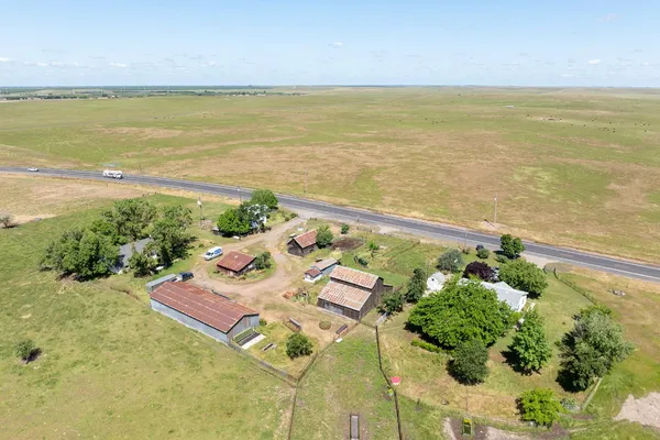 $2,100,000 | 30444 E Highway, Farmington, CA 95230