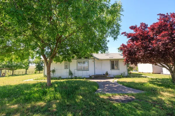 $2,100,000 | 30444 E Highway, Farmington, CA 95230