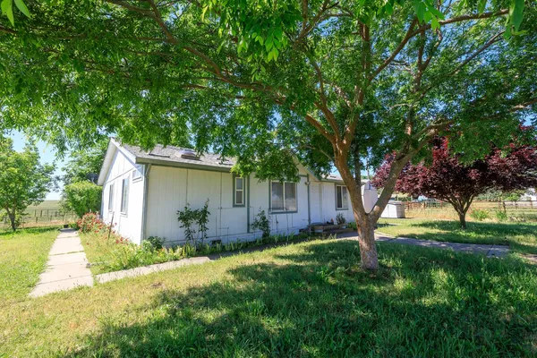 $2,100,000 | 30444 E Highway, Farmington, CA 95230