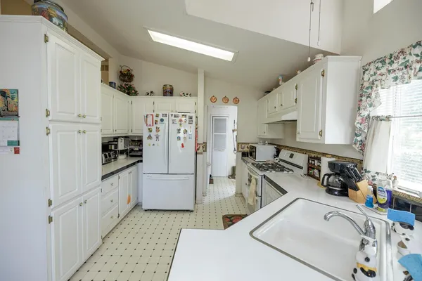 $2,100,000 | 30444 E Highway, Farmington, CA 95230