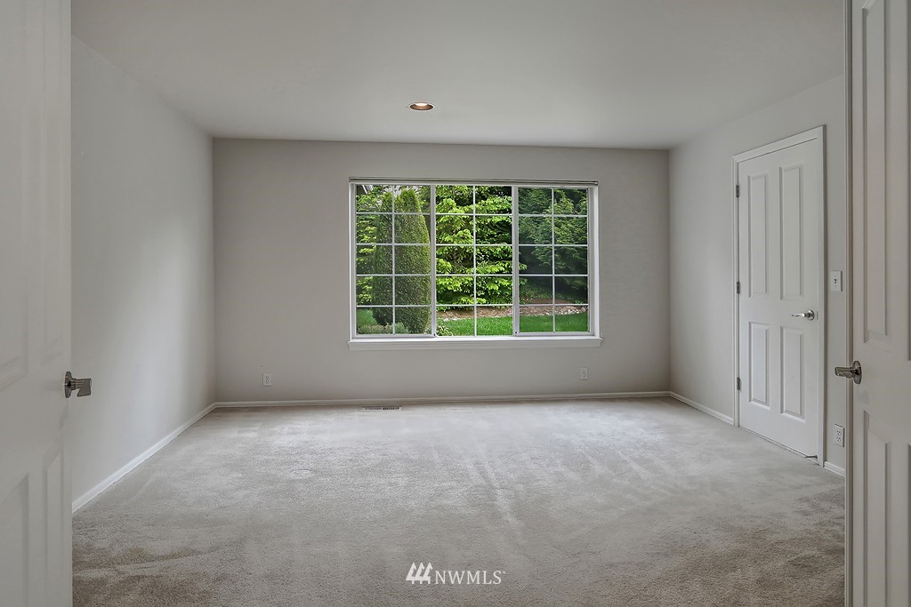 10116 Northeast 155th Street Bothell, WA 98011 - Photo 11 of 17 Gallery Image 11