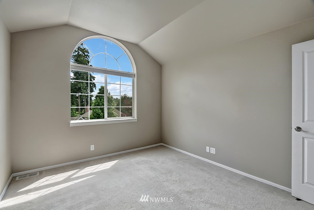 10116 Northeast 155th Street Bothell, WA 98011 - Photo 15 of 17 Gallery Image 15