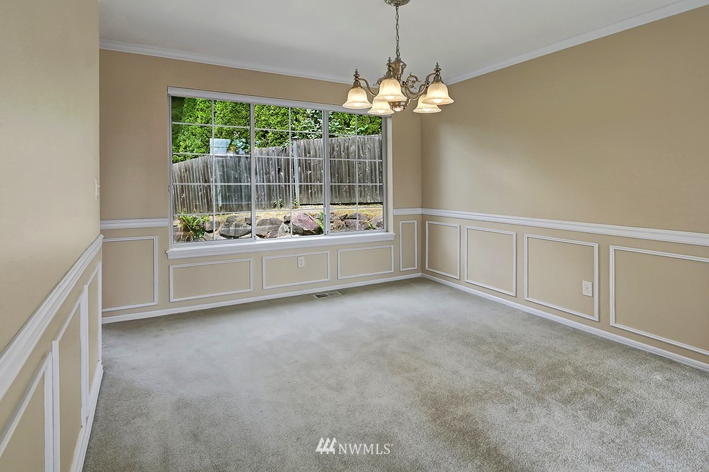 10116 Northeast 155th Street Bothell, WA 98011 - Photo 5 of 17 Gallery Image 5