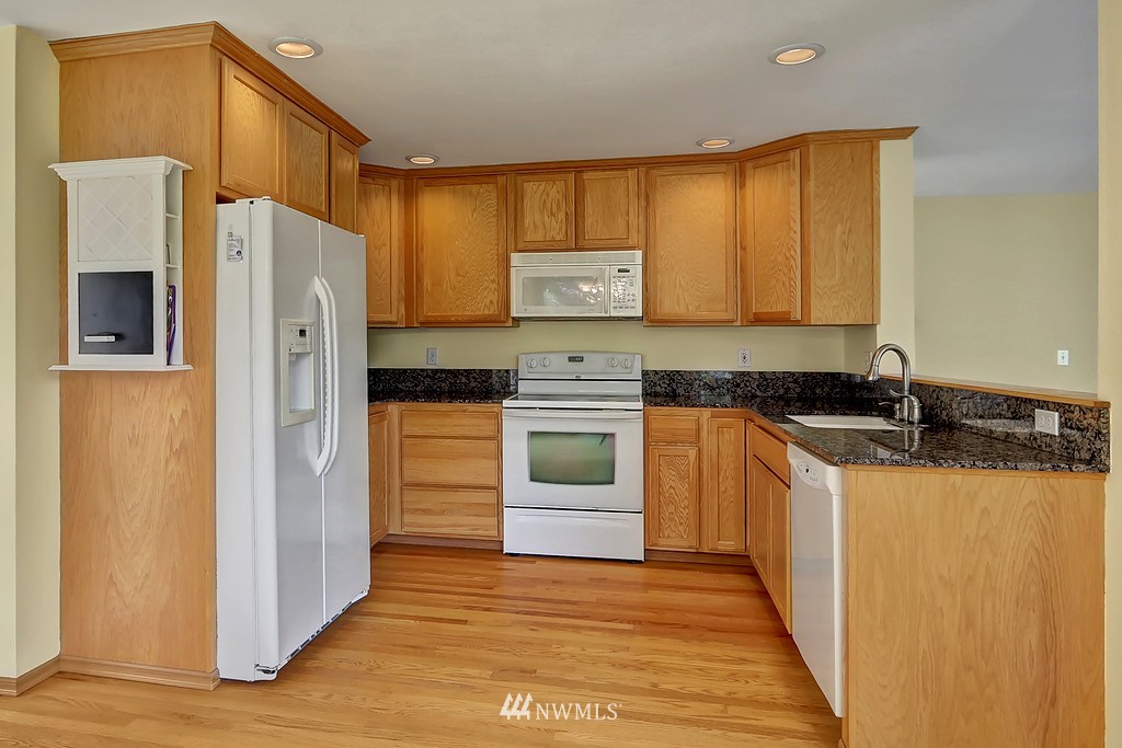 10116 Northeast 155th Street Bothell, WA 98011 - Photo 6 of 17 Gallery Image 6