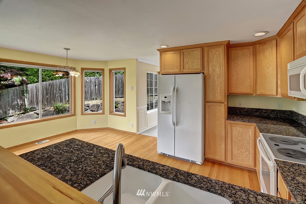 10116 Northeast 155th Street Bothell, WA 98011 - Photo 8 of 17 Gallery Image 8