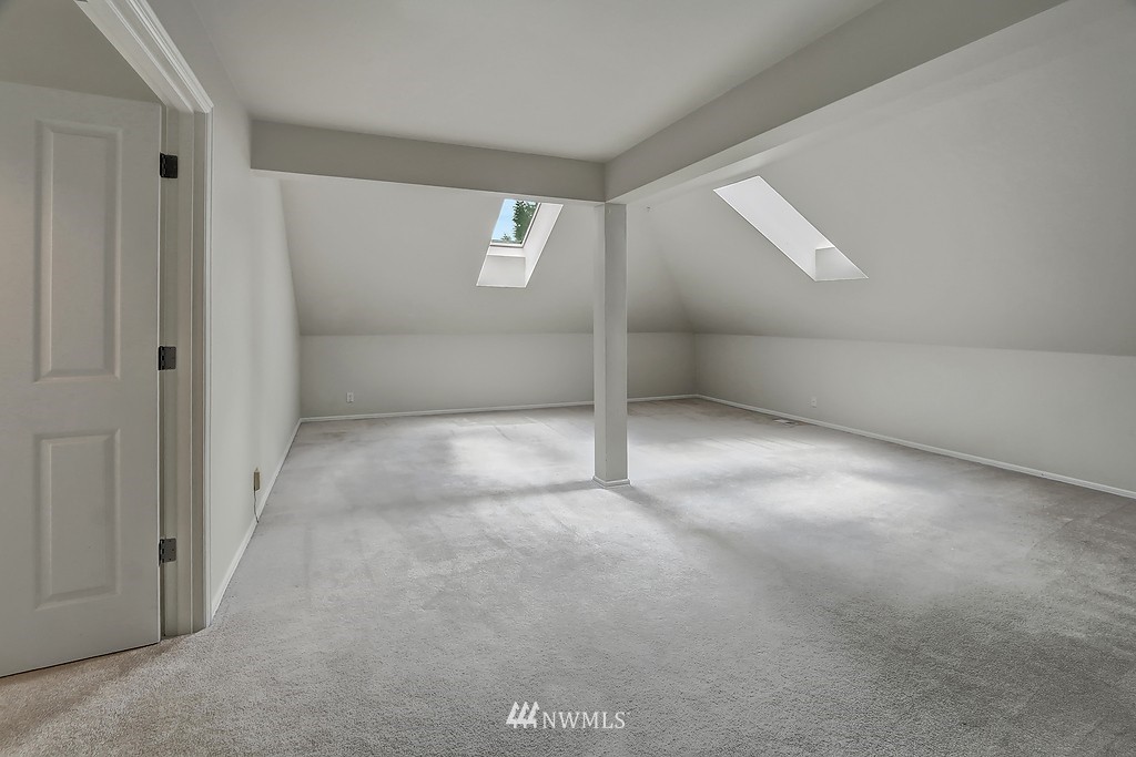 10116 Northeast 155th Street Bothell, WA 98011 - Photo 10 of 17 Gallery Image 10