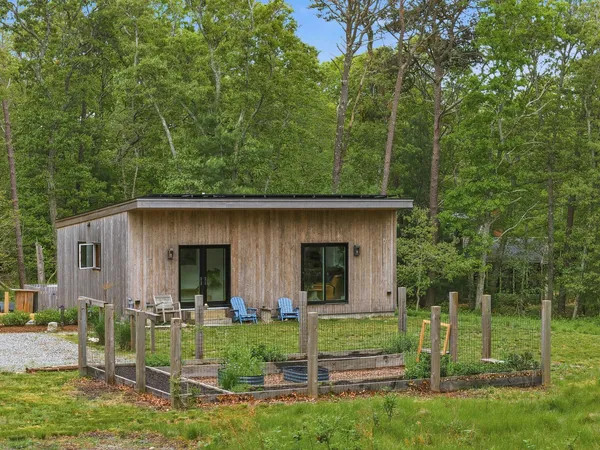 a view of house with a back yard