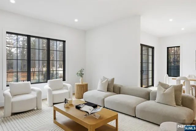 $1,790,000 | 6 Cedar Court, Demarest, NJ 07627