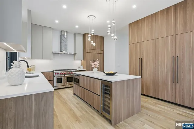 $1,790,000 | 6 Cedar Court, Demarest, NJ 07627