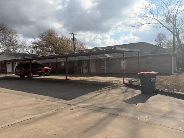 $1,000 | 125-165 12th Street Southeast, Paris, TX 75460