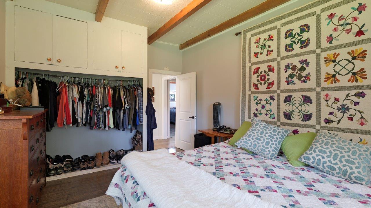 7458 Crowfoot Road Trail, OR 97541 - Photo 14 of 41 Bedroom 1