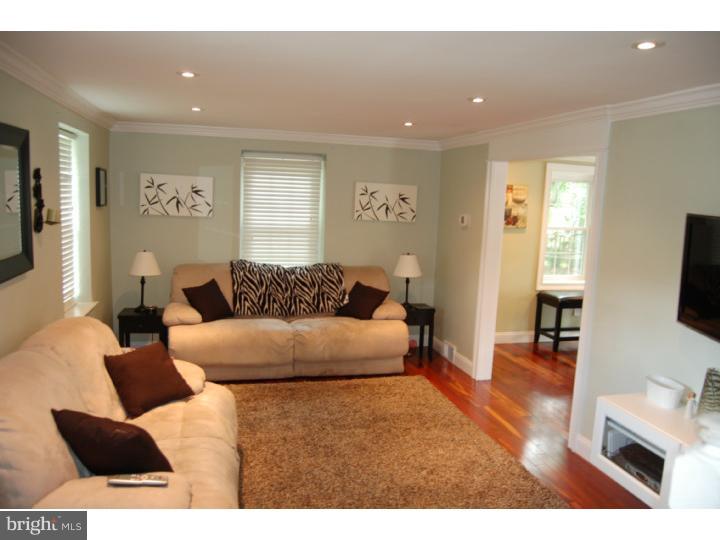 38 Wayfield Road Springfield, PA 19064 - Photo 2 of 25 Living Room