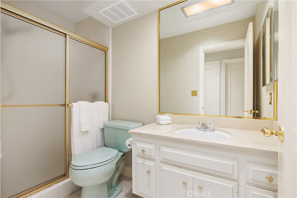 2086 Playa Road Carlsbad, CA 92009 - Photo 39 of 44 Guest Powder Room.