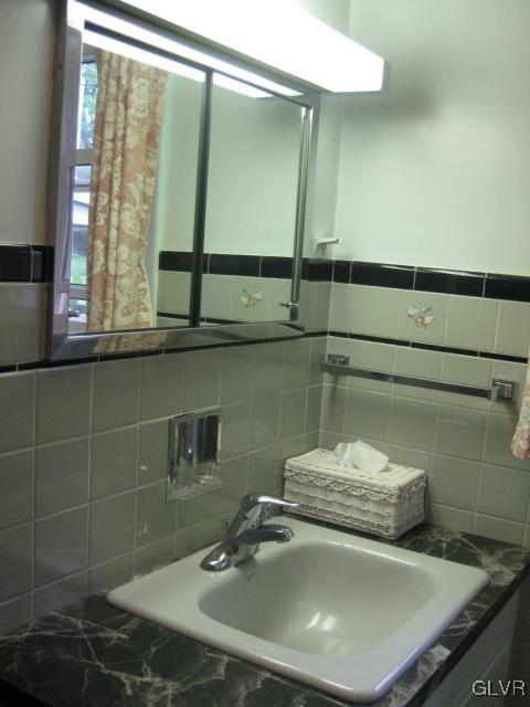 4607 Gary Road Orefield, PA 18069 - Photo 10 of 30 Gallery Image 10