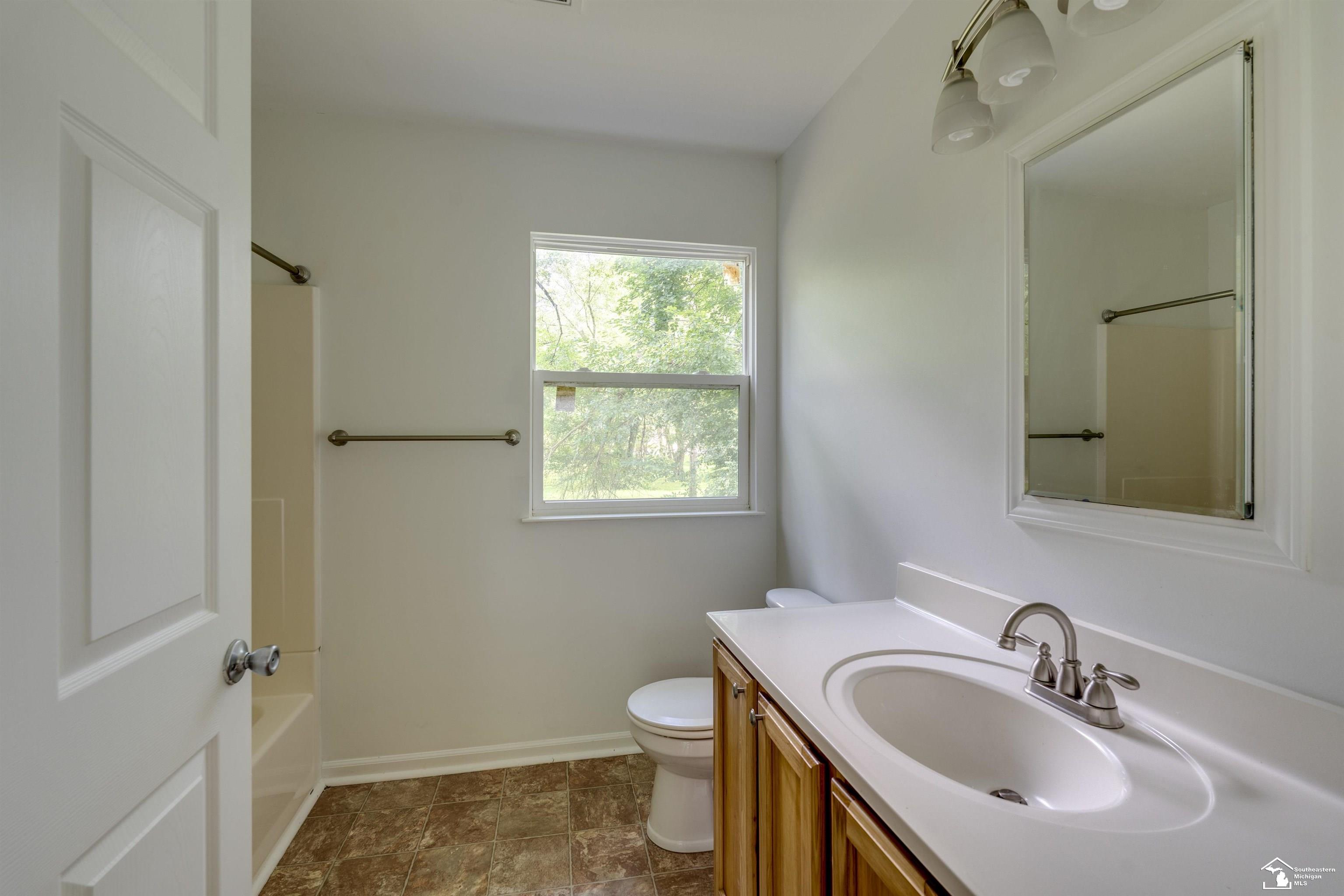 7718 Secor Road Lambertville, MI 48144 - Photo 9 of 26 50150356-427a9cc1-32fd-43d8-8f6e-f7afecb01be3.JPG