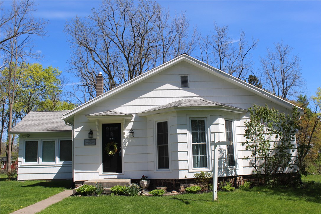 Welcome to 231 Elmgrove Road Circa 1845!  Side ent
