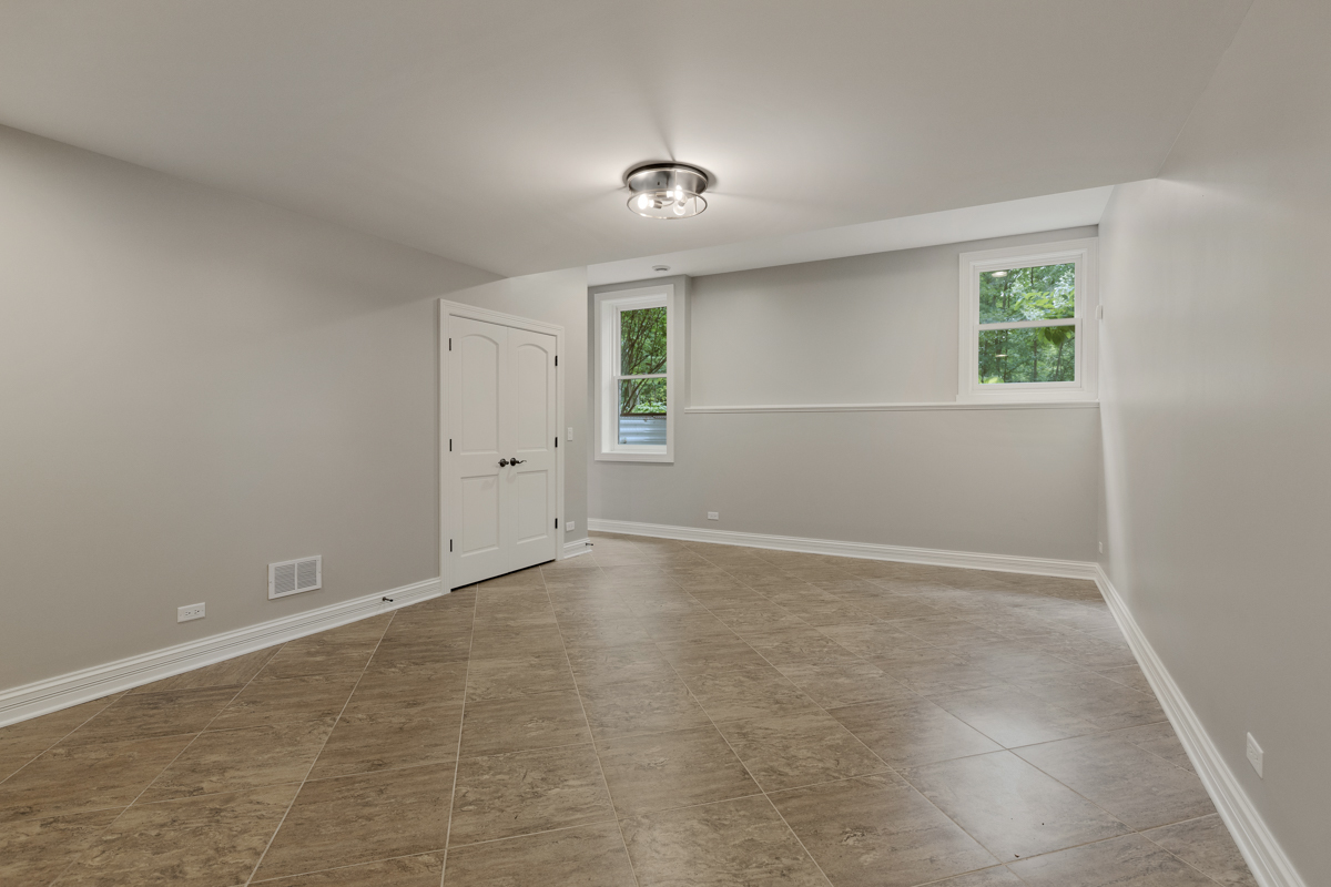 2-s291 Nelson Lake Road Batavia, IL 60510 - Photo 43 of 57 an empty room with windows and closet