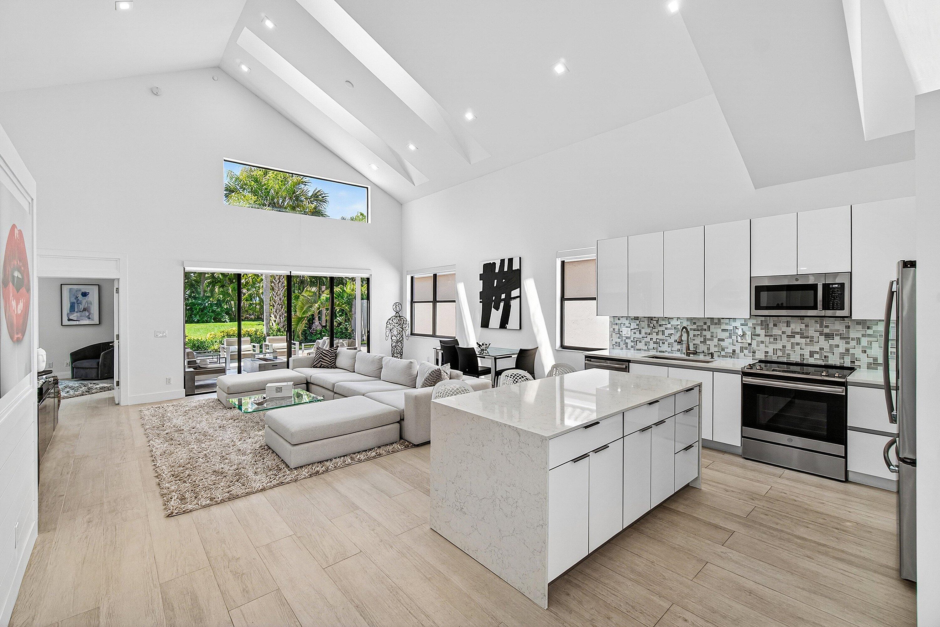 17545 Vía Capri Boca Raton, FL 33496 - Photo 2 of 28 Open Concept