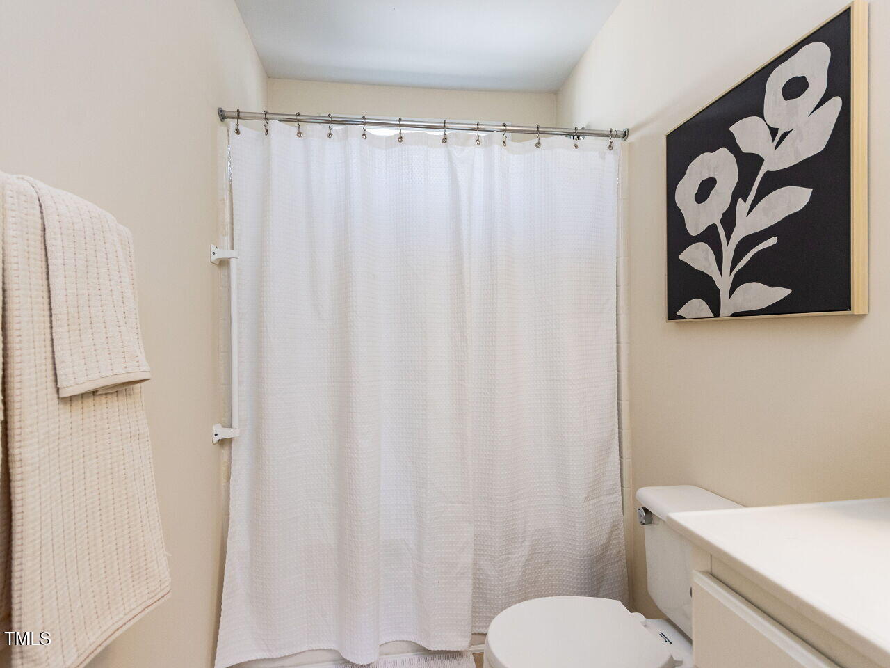 8001 Strawberry Meadows Street Raleigh, NC 27613 - Photo 22 of 29 023-1280x960-bathroom
