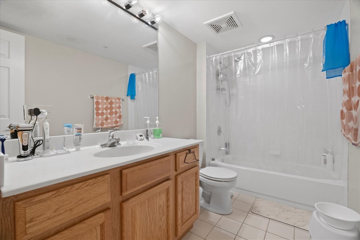 5 West Central Road, Unit 307 Mount Prospect, IL 60056 - Photo 17 of 27 Gallery Image 17
