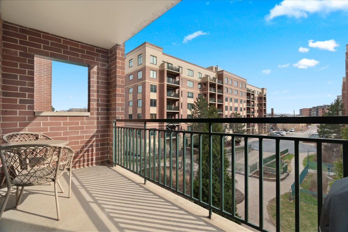 5 West Central Road, Unit 307 Mount Prospect, IL 60056 - Photo 18 of 27 Gallery Image 18