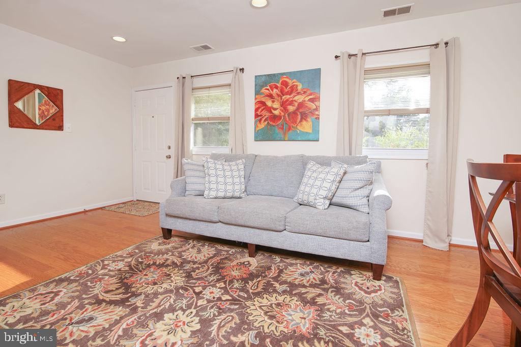 10423 Julep Avenue Silver Spring, MD 20902 - Photo 4 of 38