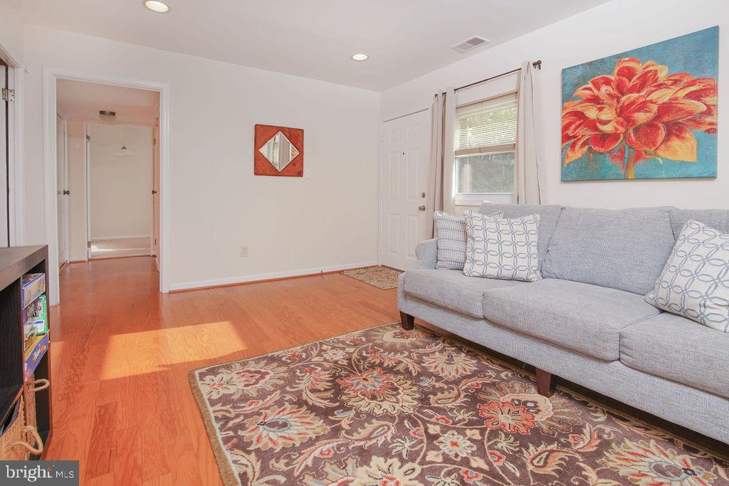 10423 Julep Avenue Silver Spring, MD 20902 - Photo 6 of 38