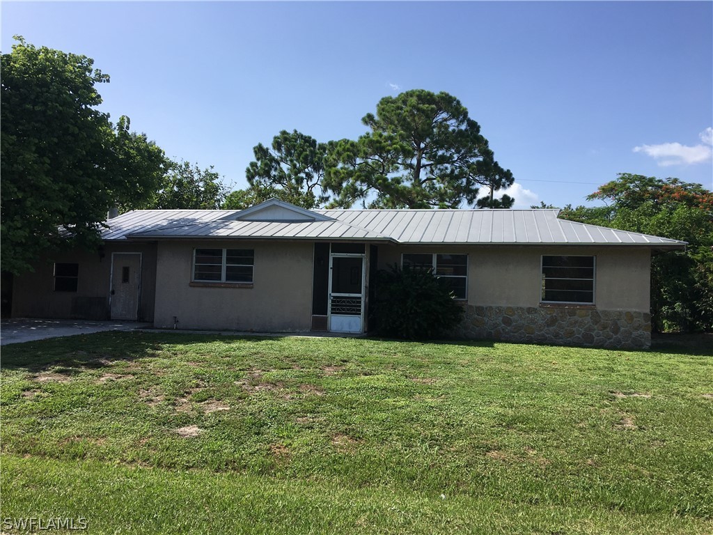a view of a house with a yard