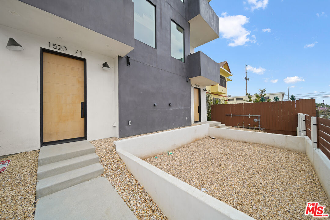 1520 Magnolia Avenue, Unit 1 Los Angeles, CA 90006 - Photo 20 of 21 a view of a bedroom from the hallway