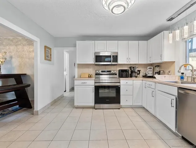 $3,200 | 24 Botsford Avenue, Milford, CT 06460