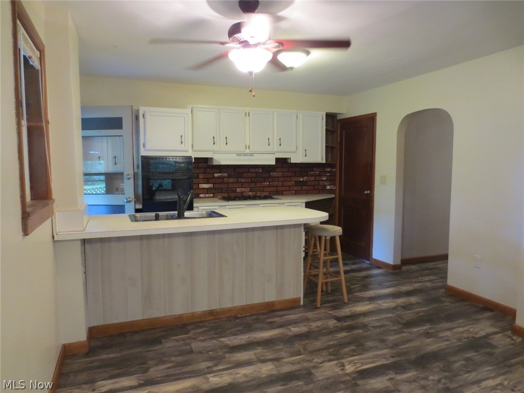2076 Carson Salt Springs Road Warren, OH 44481 - Photo 3 of 17 Modern kitchen with laminate floor, breakfast bar
