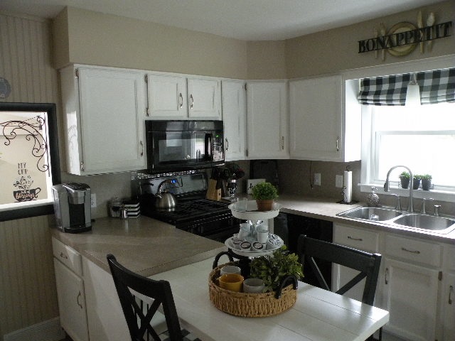 125 East Holmes Road Lansing, MI 48910 - Photo 16 of 49 31387350-17.JPG