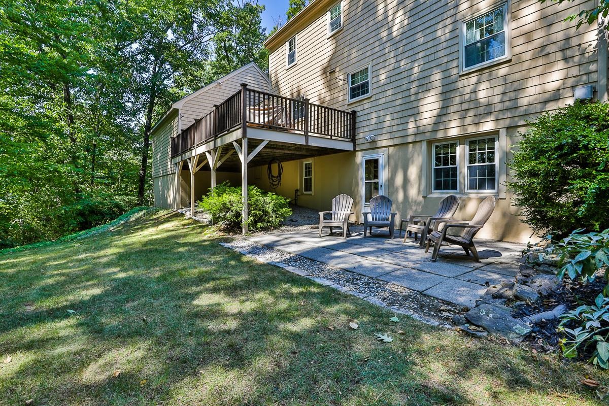 119 Peele Road Nashua, NH 03062 - Photo 5 of 37