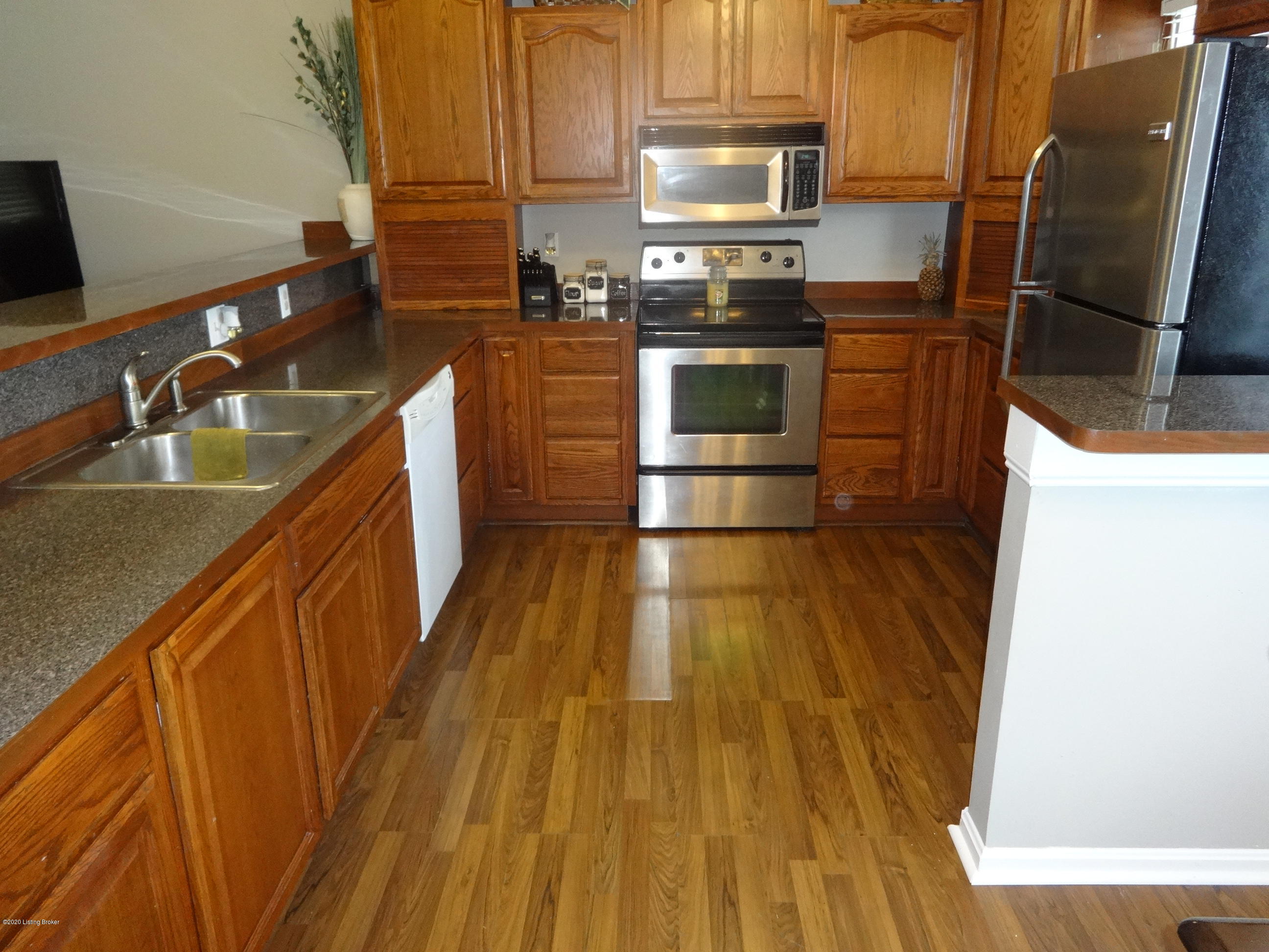 7904 Rochelle Road Louisville, KY 40228 - Photo 11 of 86 DSC01016