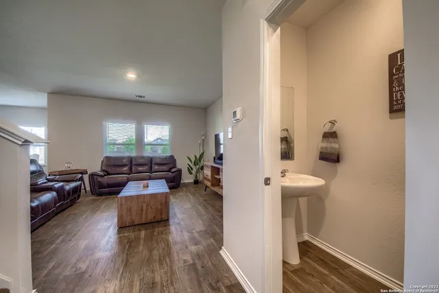 $1,900 | 13915 Arkose, San Antonio, TX 78253