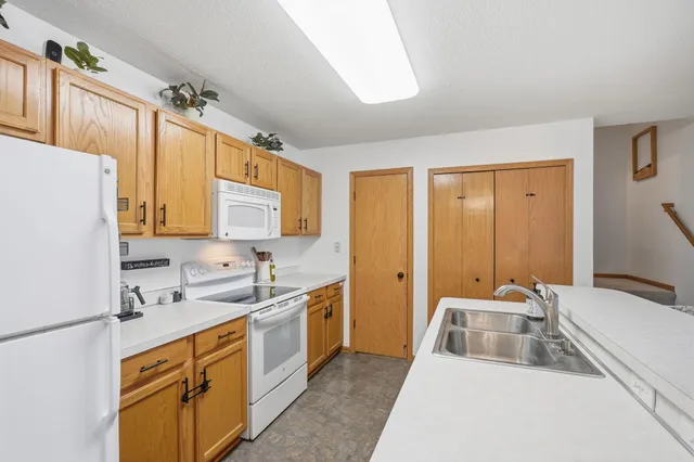 $230,000 | 6240 158th Street West, Unit 59, Apple Valley, MN 55124