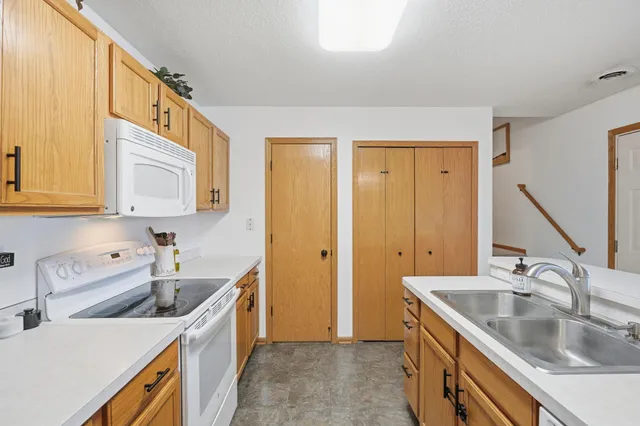 $230,000 | 6240 158th Street West, Unit 59, Apple Valley, MN 55124