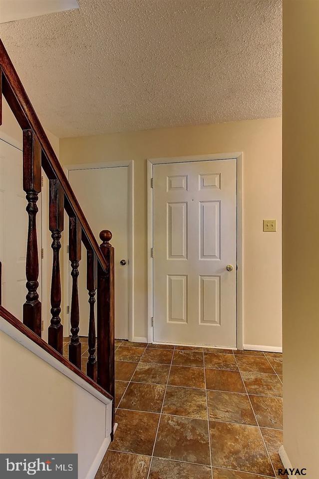 34 Edith Drive Windsor, PA 17366 - Photo 2 of 36 Gallery Image 2